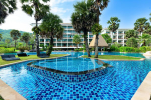 NAITHONBURI BEACH RESORT 4 ****