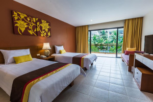 NAITHONBURI BEACH RESORT 4 ****