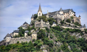 Замок Burg Hochosterwitz (Замок Хохостервіц)