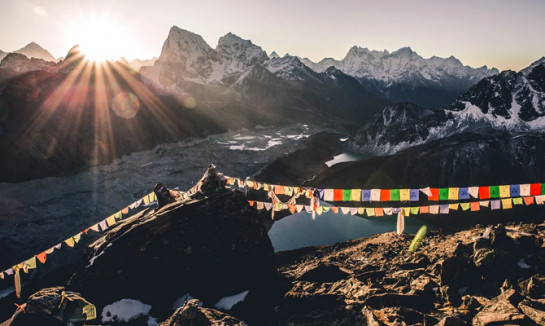 Еверест знову відкривається для туристів