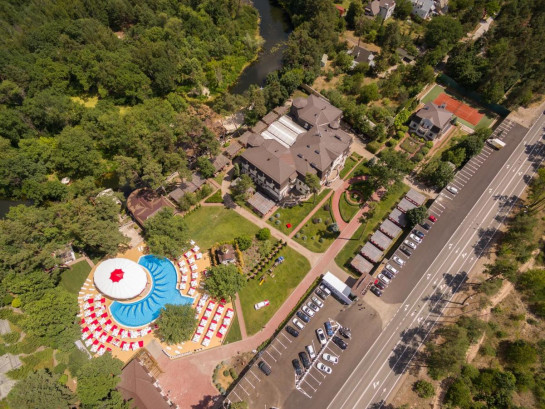 В Україні раніше закрито резиденції чиновників, перетворять на туристичні магніти. Що там буде?