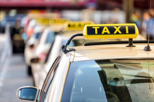 Таксі в Польщі: що важливо знати і як не потрапити на гроші