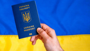Кабмін дозволив видавити закордонні паспорти за межами України