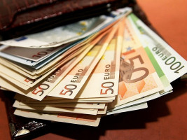 Українці зможуть поміняти гривню на євро у Латвії