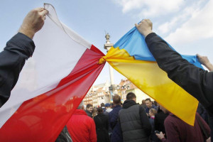 Польща продовжить легальне перебування українців