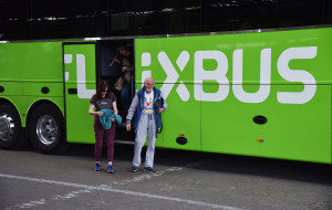 Поїзди та автобуси. Як доїхати з України до найближчих аеропортів